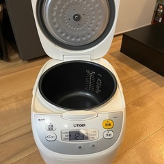 【ほぼ新品】タイガー製10号炊き炊飯器の画像