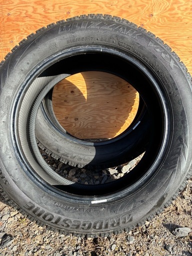 ブリヂストン スタッドレスタイヤ　VRX 215/55/17