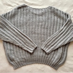 セーター　グレーの画像