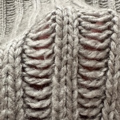 セーター　グレーの画像