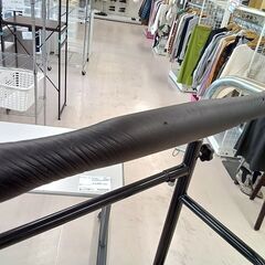 リユースのサカイ栃木店★ジモティ割あり★  懸垂器具 ブラック W110×D71×H147 クリーニング済み TC11766の画像