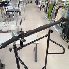 リユースのサカイ栃木店★ジモティ割あり★  懸垂器具 ブラック W110×D71×H147 クリーニング済み TC11766の画像