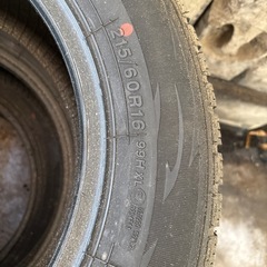 スタッドレスタイヤ  215/60R16の画像