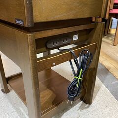 karimoku｜カリモク家具｜AT8550NW｜コンセント2口付｜ナイトテーブル｜サイドテーブルの画像