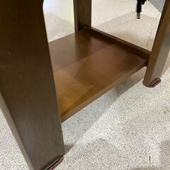 karimoku｜カリモク家具｜AT8550NW｜コンセント2口付｜ナイトテーブル｜サイドテーブルの画像