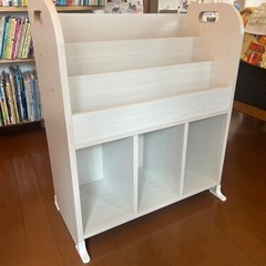 絵本棚　絵本ラック　の画像
