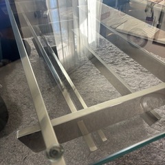 ガラスローテーブルの画像