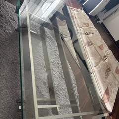 ガラスローテーブルの画像