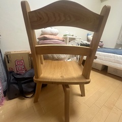 【がたつきあり】木製チェア　回転機能付き　肘掛け付き　見た目美品の画像