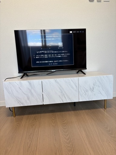 Hisense32型とLOWYAテレビボード