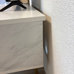 Hisense32型とLOWYAテレビボードの画像