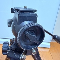 Velbon（ベルボン） 中型アルミ製ビデオ三脚 ウルトラ357ビデオの画像