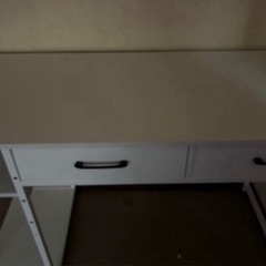 机とチェアーセットの画像