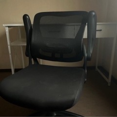 机とチェアーセットの画像