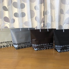 【未使用品45袋】MONOTONIA ショッパー 4色45袋セット プラスティックバック ショップ袋 お買い上げ袋　手提げ袋　ヨッシーの画像