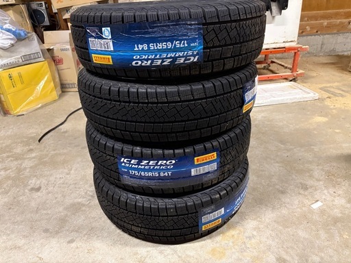 新品スタッドレスタイヤ