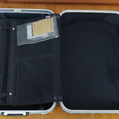 500円スーツケース　キャリーケースの画像