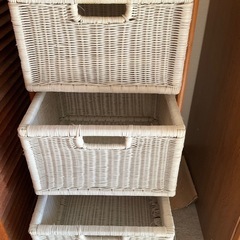 籐籠風引き出しラックの画像