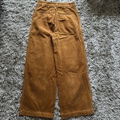 ユニクロ　コーデュロイ　パンツの画像