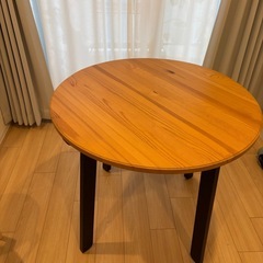 IKEA丸テーブルの画像