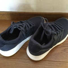 スニーカー　adidas  サイズ25cm  濃紺の画像