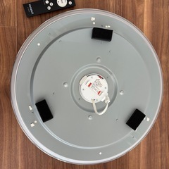 円形のホワイトシーリングライト(2個)、リモコン付きの画像