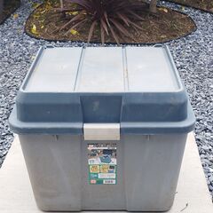 【灯油用ポリタンク18L×2個＋屋外保管用ケース＋電動ポンプ】セット販売の画像