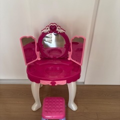 女の子ドレッサーの画像