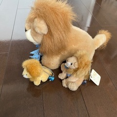 プジョーのライオンぬいぐるみの画像