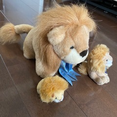 プジョーのライオンぬいぐるみの画像