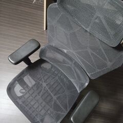 メッシュ ブラック 昇降 キャスター 肘付き オフィスチェア OAチェアの画像