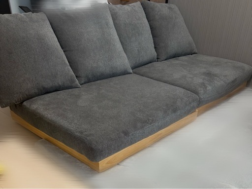 奥行き広いローソファー（美品
）
