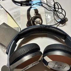 JBLヘッドホン　ビニール部分の劣化ありの画像