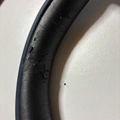 JBLヘッドホン　ビニール部分の劣化ありの画像