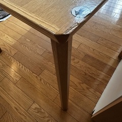 ダイニングテーブルの画像