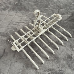 新品！  スリーコインズ  8連ハンガーの画像