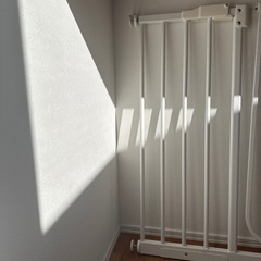 日本育児 ベビーズゲート ホワイト NI-4006 (取付幅 73~90cm)&20センチ拡張パネルの画像