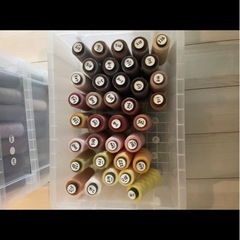 大量の刺繍糸の画像