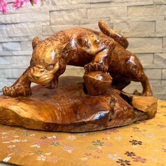木彫り？　虎の置物の画像