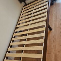 美品✨シングルベッドフレームの画像