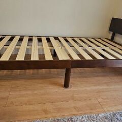 美品✨シングルベッドフレームの画像