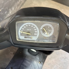 ★支払総額5.8万円★定休日なし！いつでも現車確認可能です！ スズキ アドレスV100 黒 CE13A 外観良好！ 2ストのためオイル注ぎ足すだけ！　人気のV100！ フロントディスクブレーキ！の画像