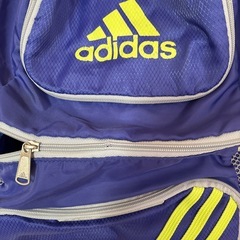 adidasリュックの画像