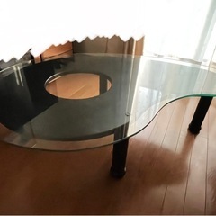 レトロモダンガラステーブル
の画像