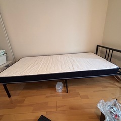 1201現在 再募集【美品】パイプベッドとマットのセットの画像