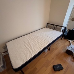 1201現在 再募集【美品】パイプベッドとマットのセットの画像