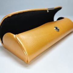 メガネケース女性用(新感覚イエローメタリック調)￥950の画像