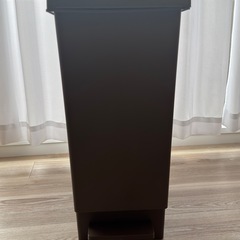 ペダル開閉式ゴミ箱　45Lの画像