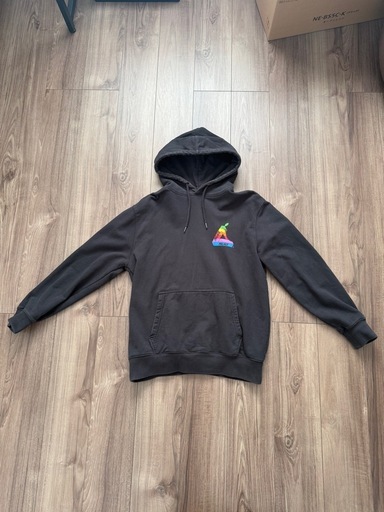 palace skateboard 　jobsworth appleパーカー