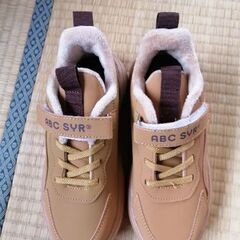 子供用スニーカー新品の画像